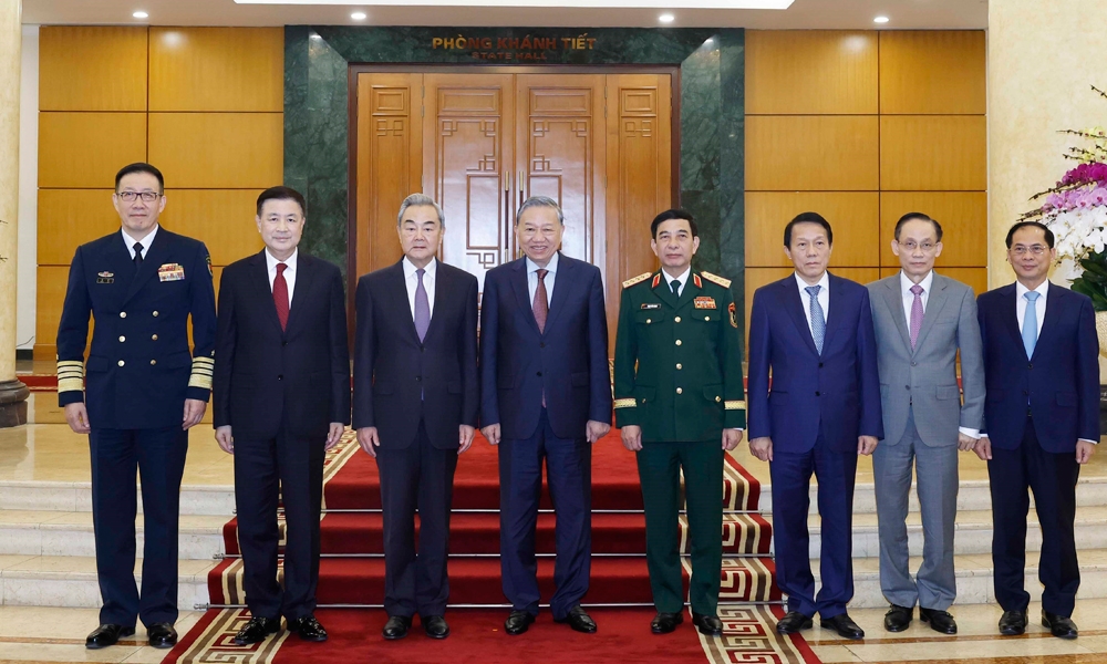 苏林总书记跟各位部长合影