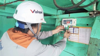 金瓯省资助渔船巡航监视设备，为渔民排忧解难