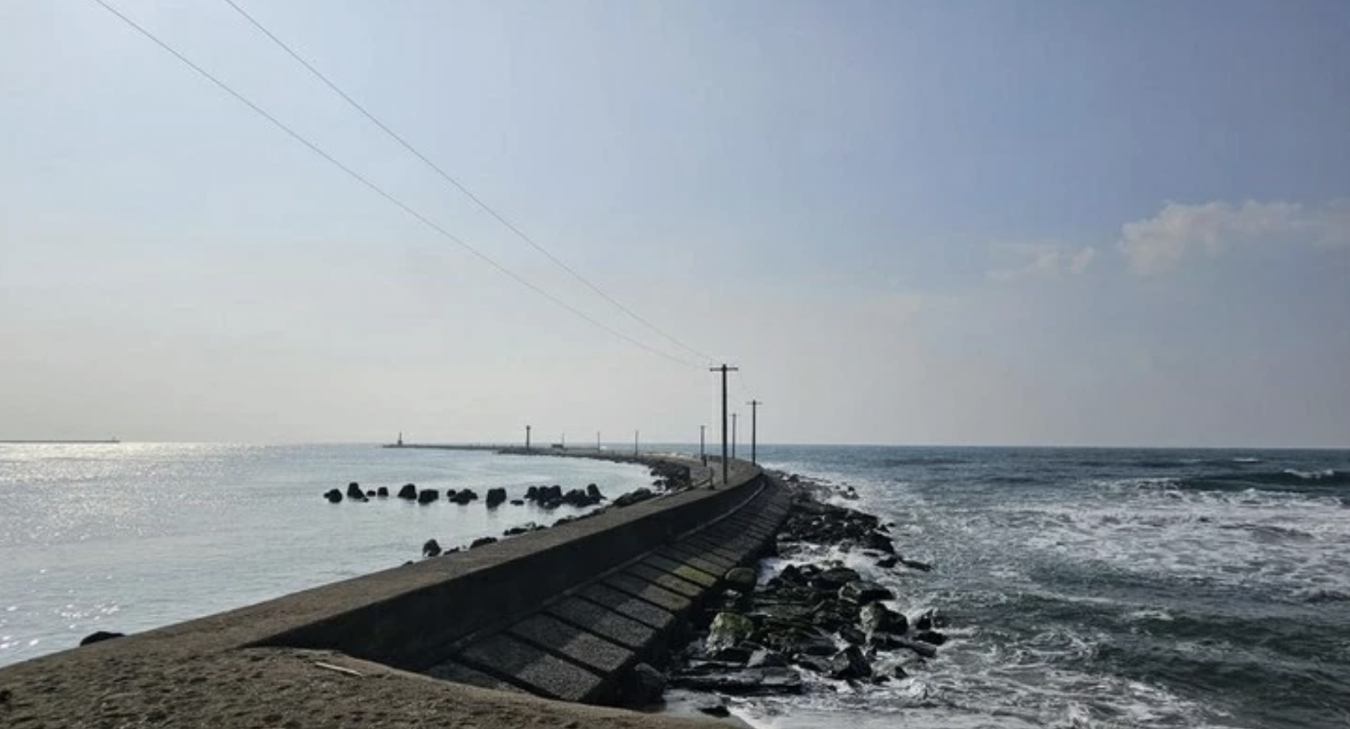 日本福井县坂井市三国防波堤区域。 日本福井县坂井市三国防波堤区域。