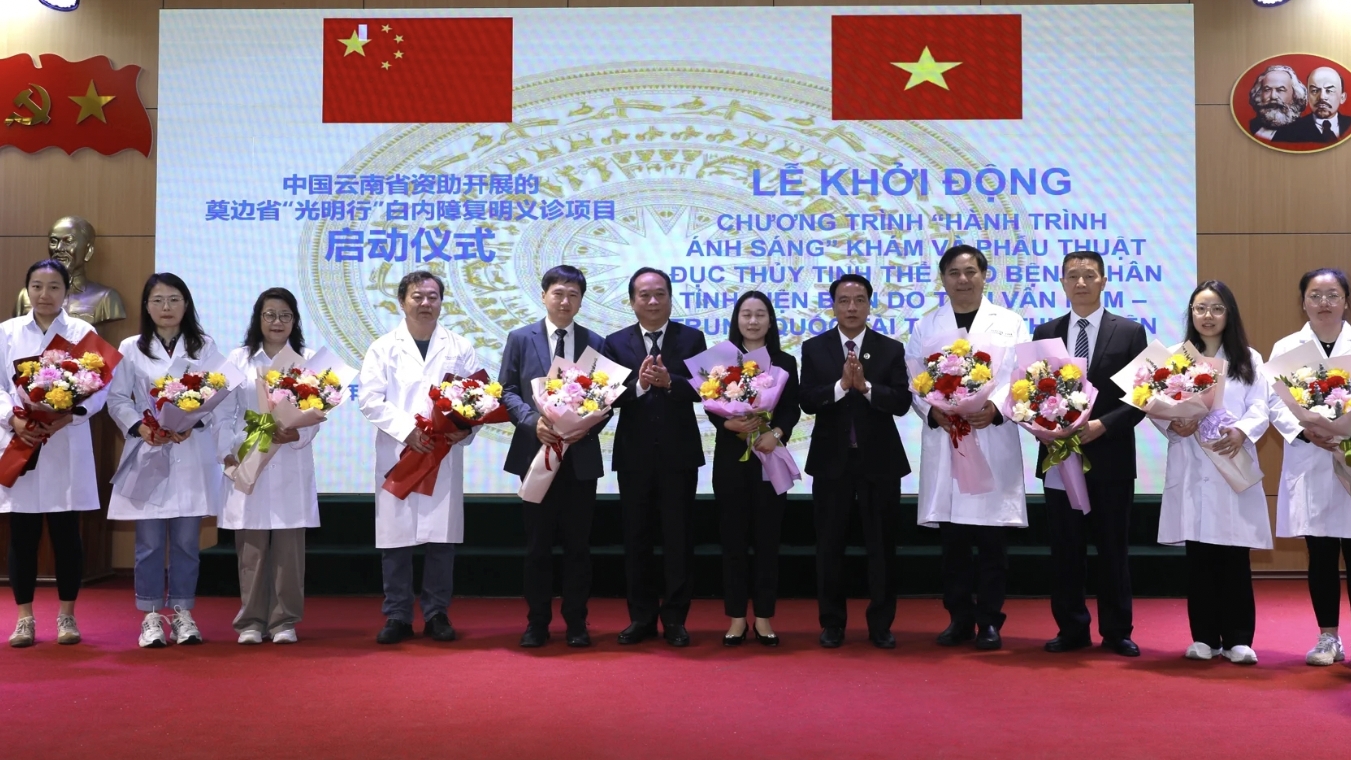 越中医疗合作：为奠边省100名贫困患者带来光明