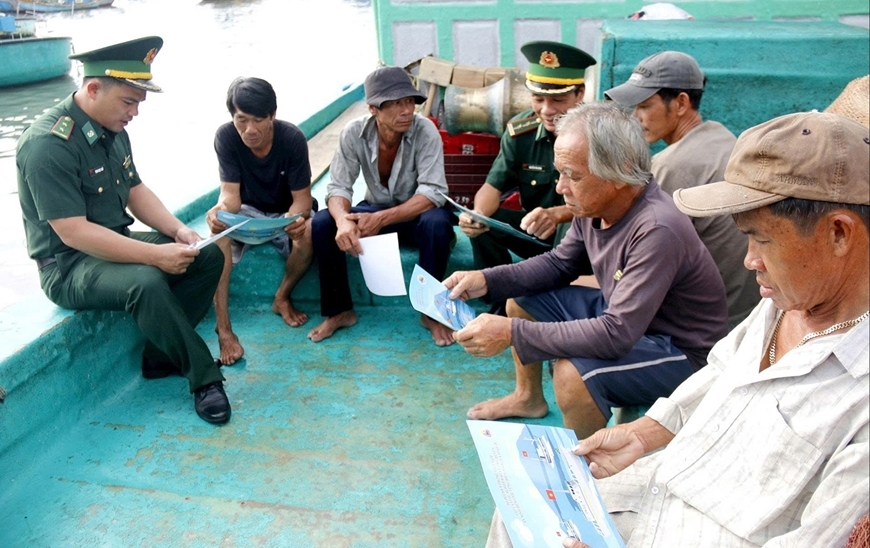 林同省边防部队向人民宣传