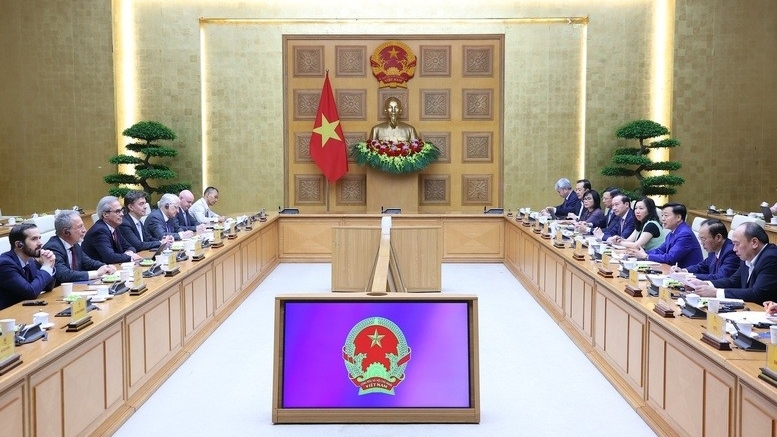 陈红河副总理与欧盟委员会IUU监察团举行工作会谈