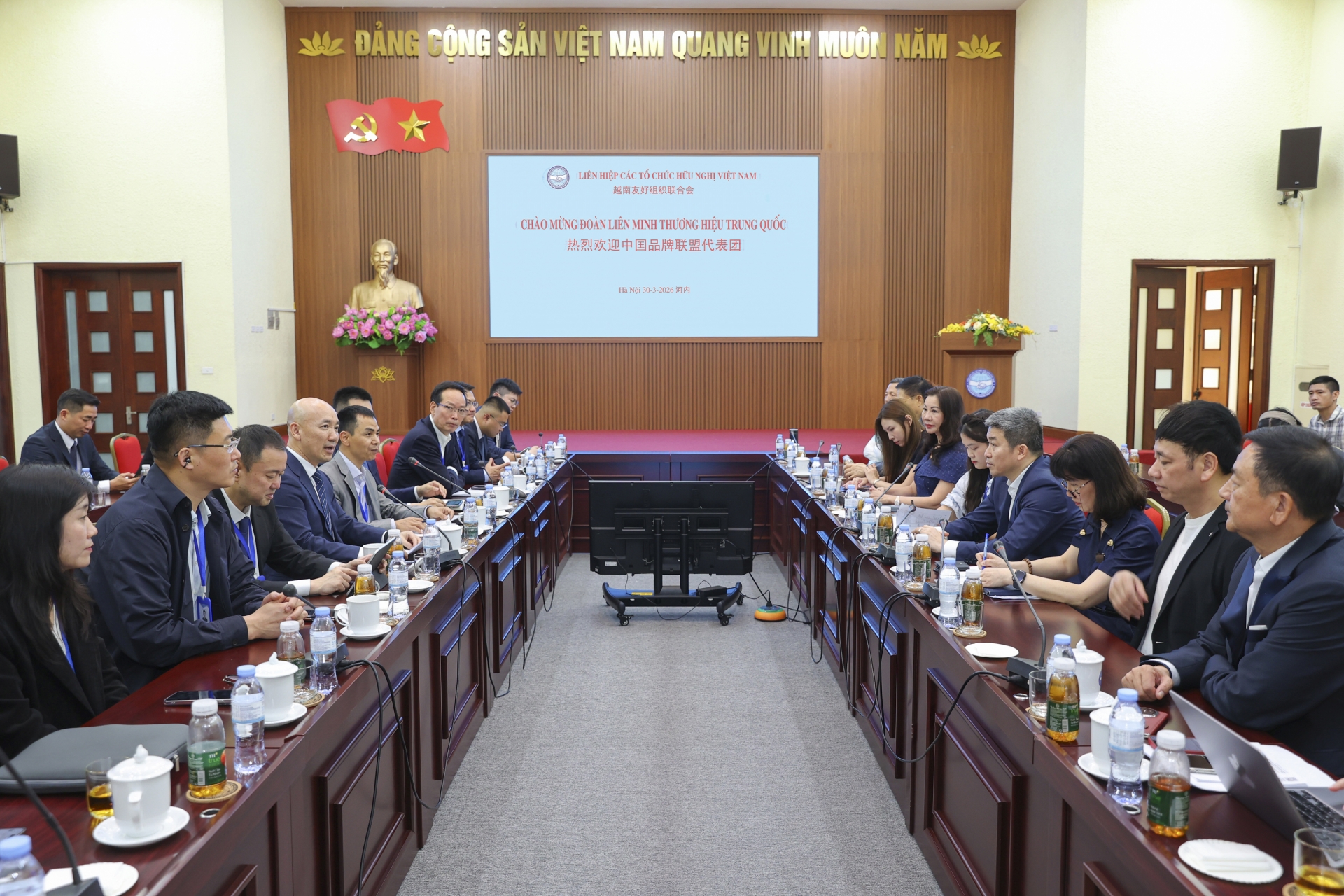 越南友好组织联合会主席潘英山会见中国品牌联盟代表团：深化经贸与民间外交合作