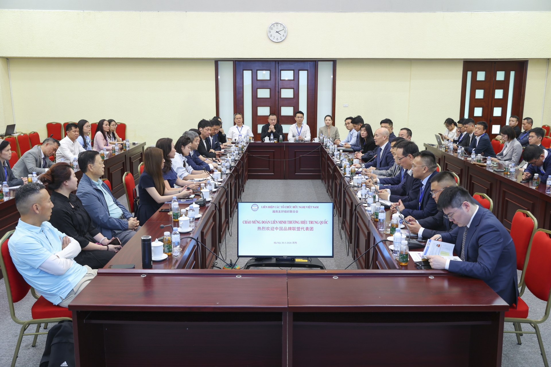 越南友好组织联合会主席潘英山会见中国品牌联盟代表团:深化经贸与民间外交合作 越南友好组织联合会主席潘英山会见中国品牌联盟代表团:深化经贸与民间外交合作