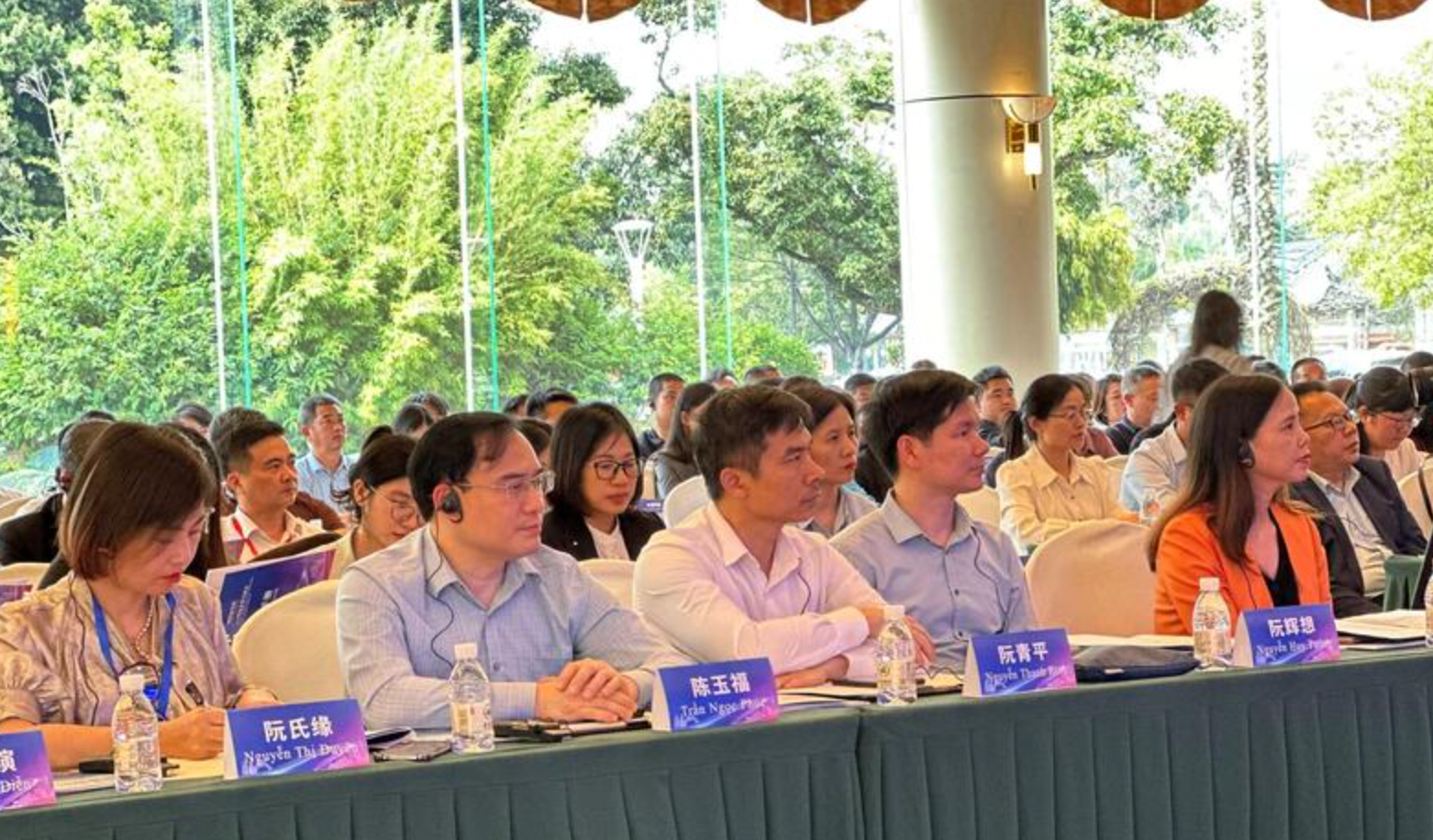 越南贸易促进代表团出席会议。