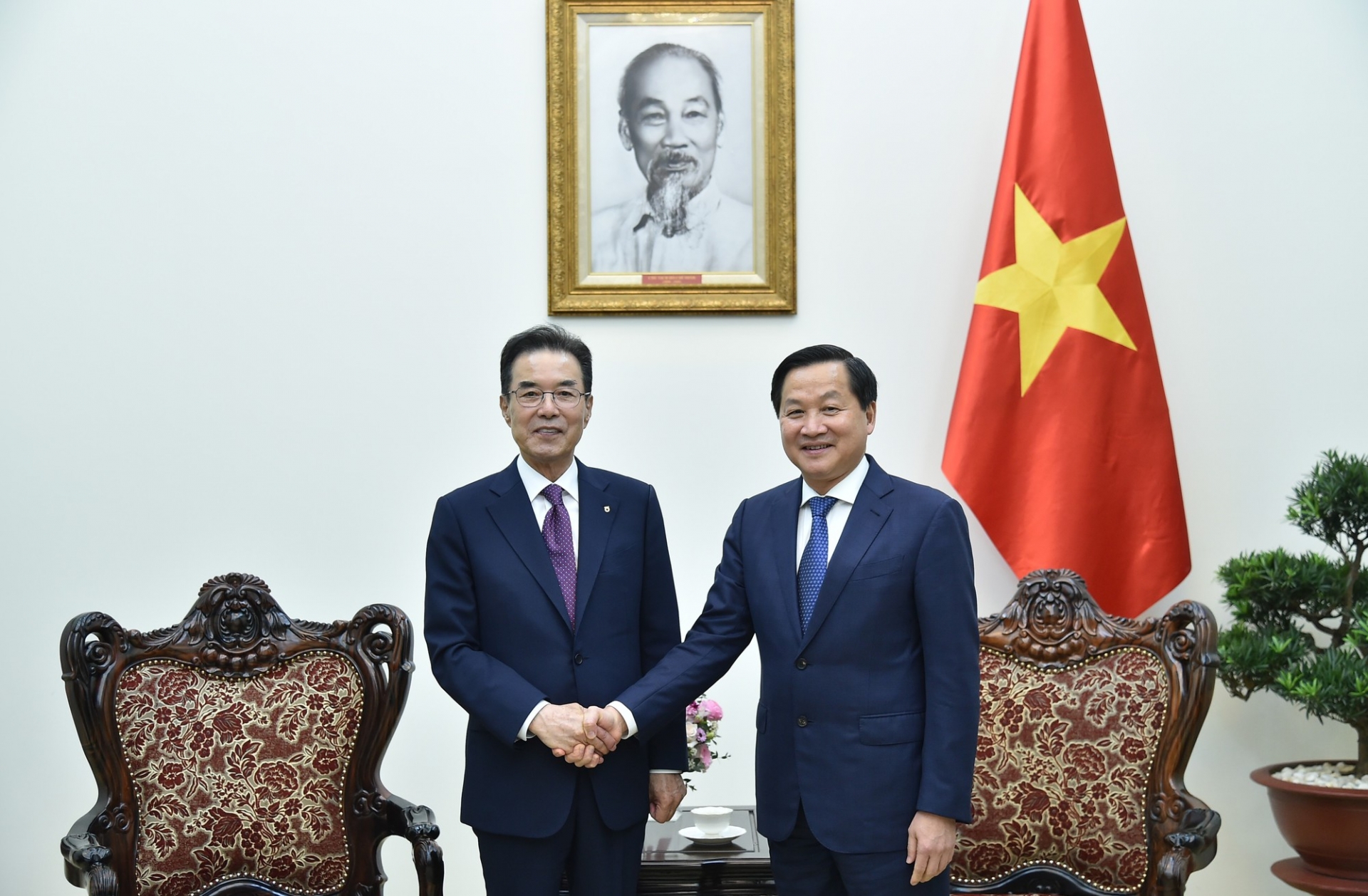 越南政府副总理黎明慨会见韩国国家农业合作社联合会主席李承熙。