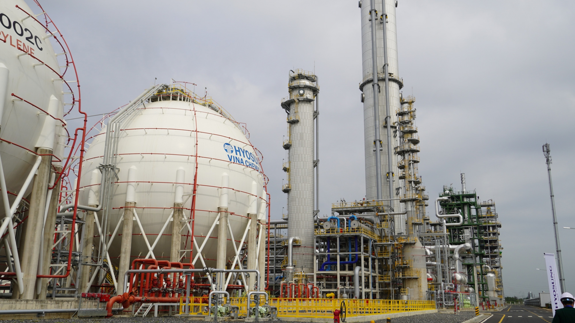 巴地头顿省聚丙烯生产厂及液化石油气（LPG）。
