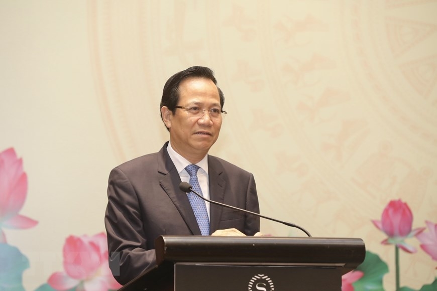 越南劳动荣军部部长陶玉容发表讲话。
