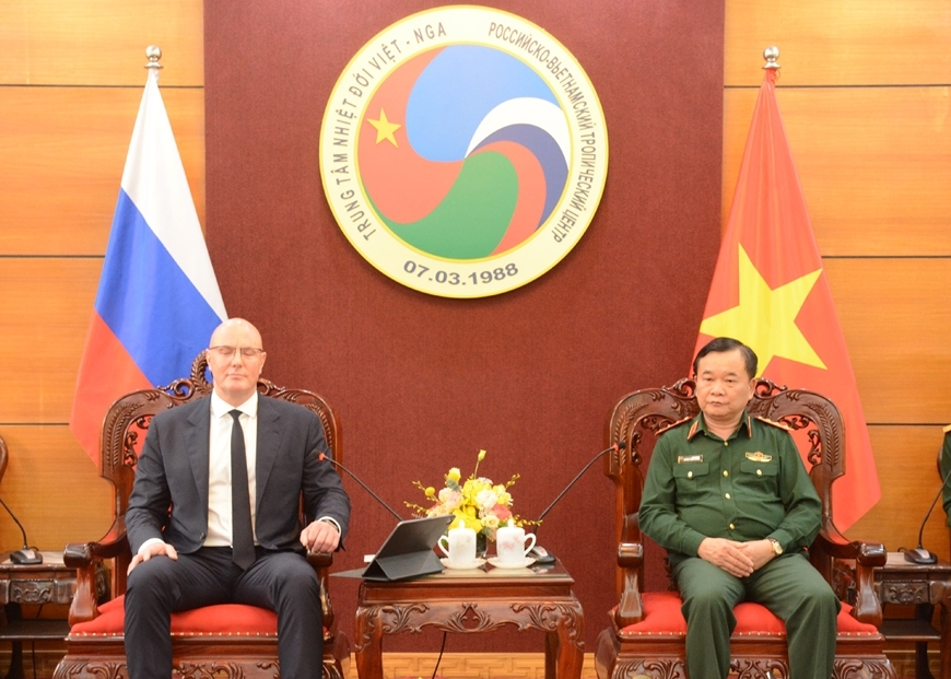 俄罗斯联邦政府副总理德米特里•切尔内申科（Dmitry Chernyshenko）在访问越南期间造访了越俄热带中心。