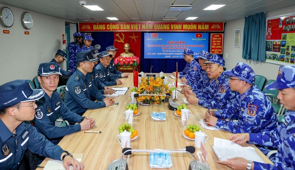 越中两国海警举行会谈。