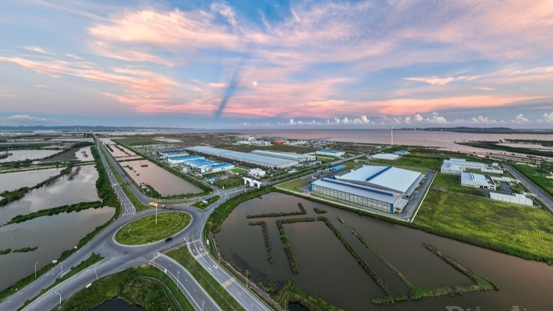 在海防市，目前有 一 个庭宇-吉海（Đình Vũ – Cát Hải）经济区和 14 个工业区正在开展投资、建设和基础设施业务活动。