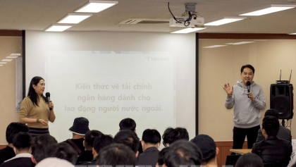 在韩国为劳动者举行普法宣讲活动