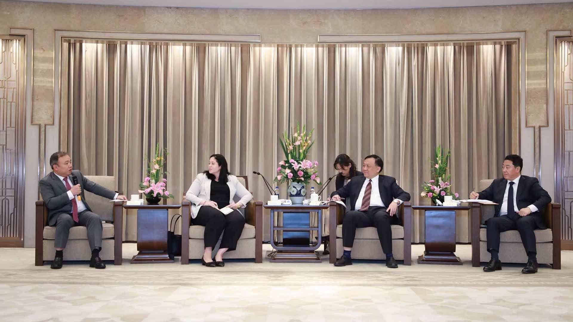 越南驻上海总领事阮世松在会上发表讲话。
