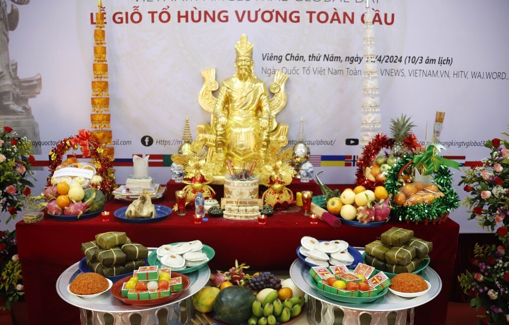 旅老越南人总会与首都万象越南人协会隆重举行2024年雄王祭祖仪式。