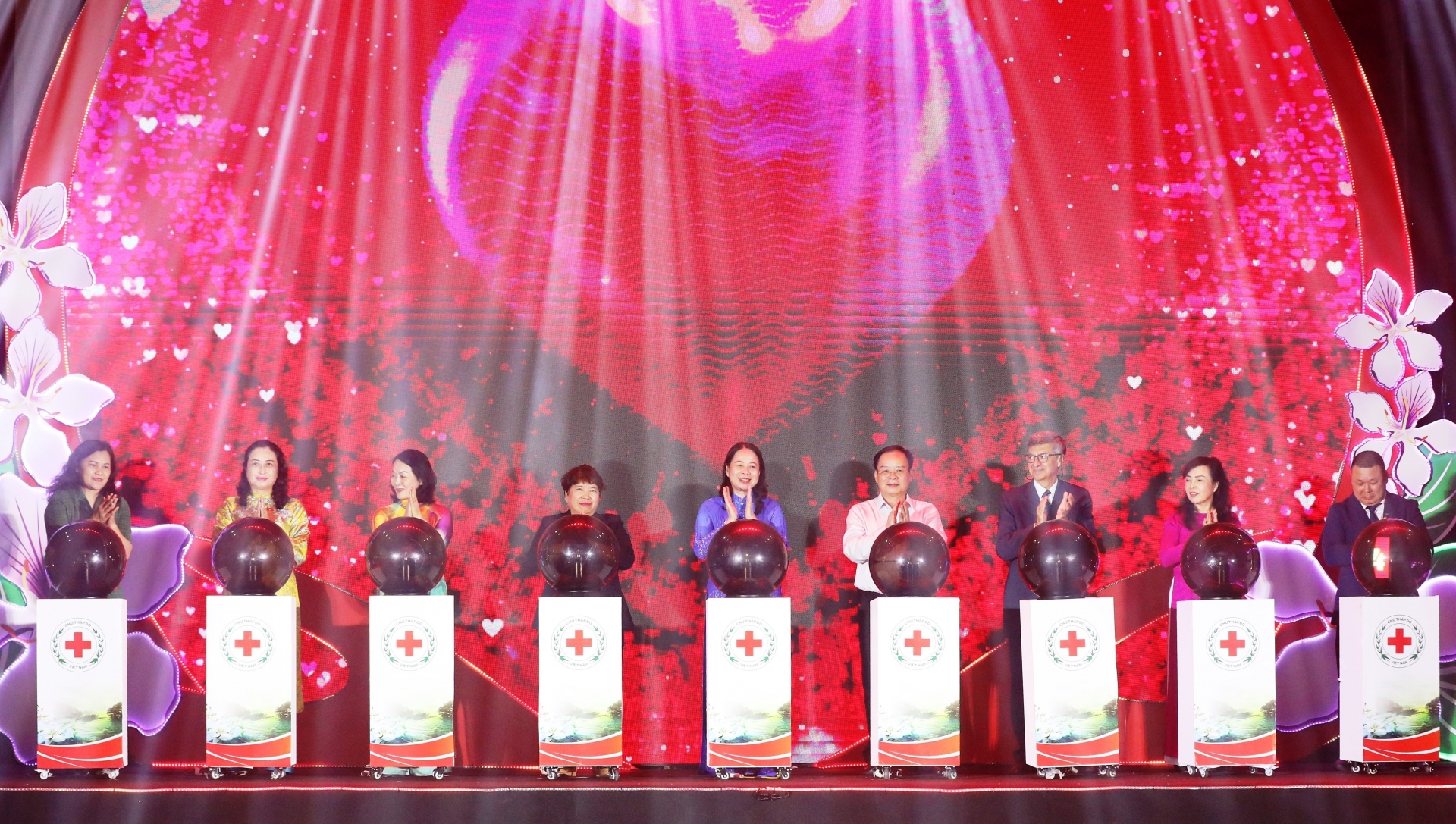 越南国家代主席武氏映春出席“2024年国家人道主义月”启动仪式。