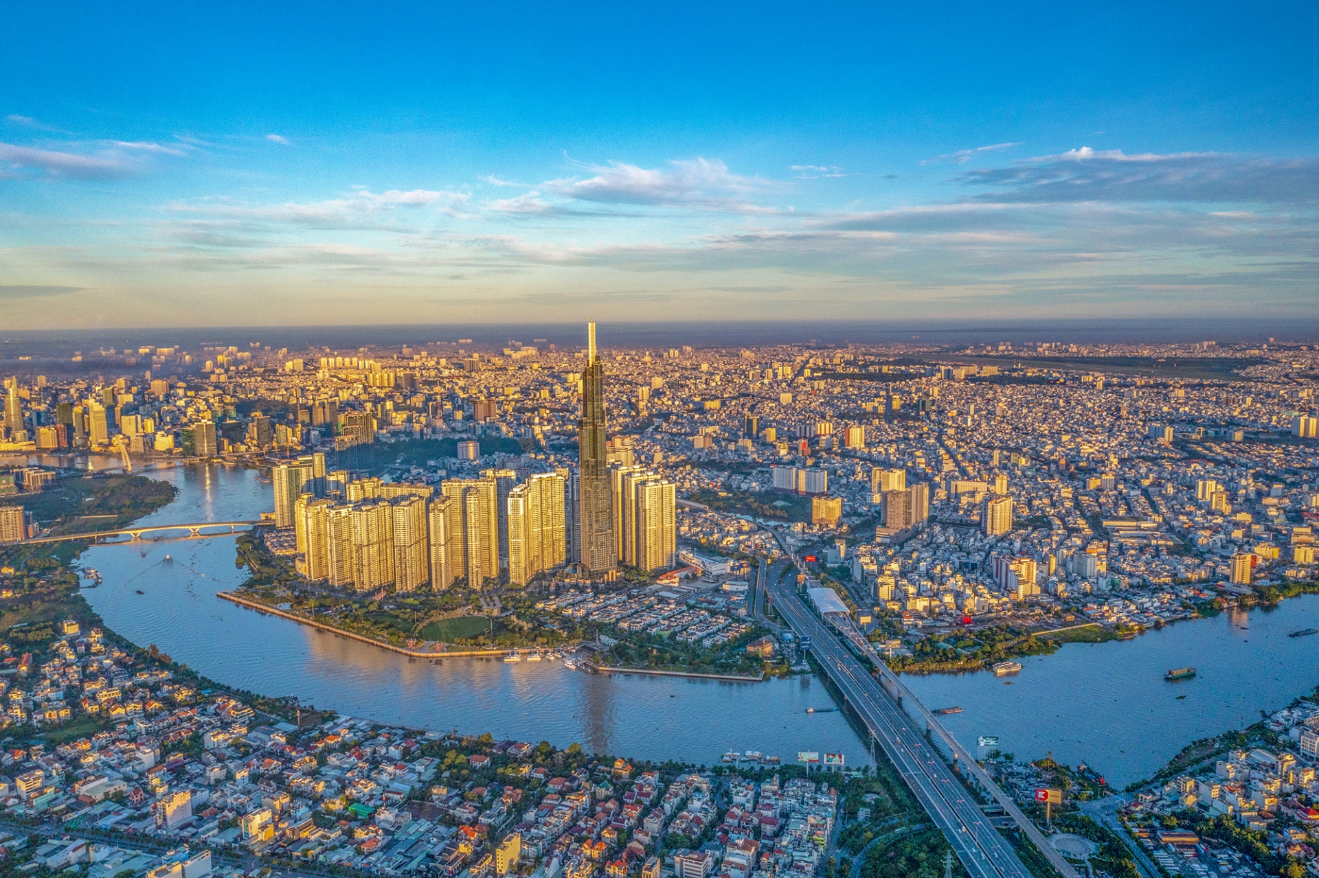 从高空俯瞰胡志明市全景 彰显出现代气息