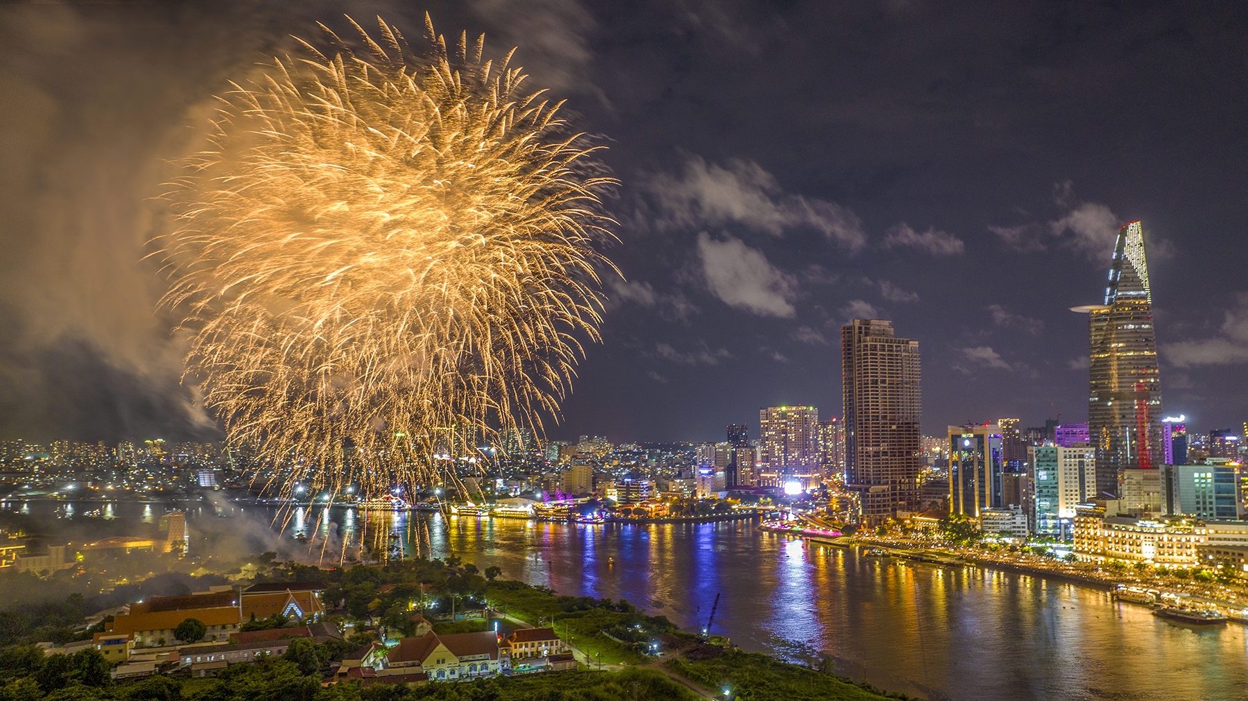 从高空俯瞰胡志明市全景 彰显出现代气息