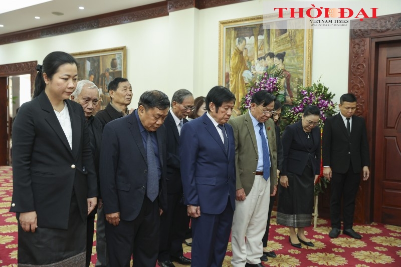 越老友好协会代表团吊唁坎代·西潘敦大将。