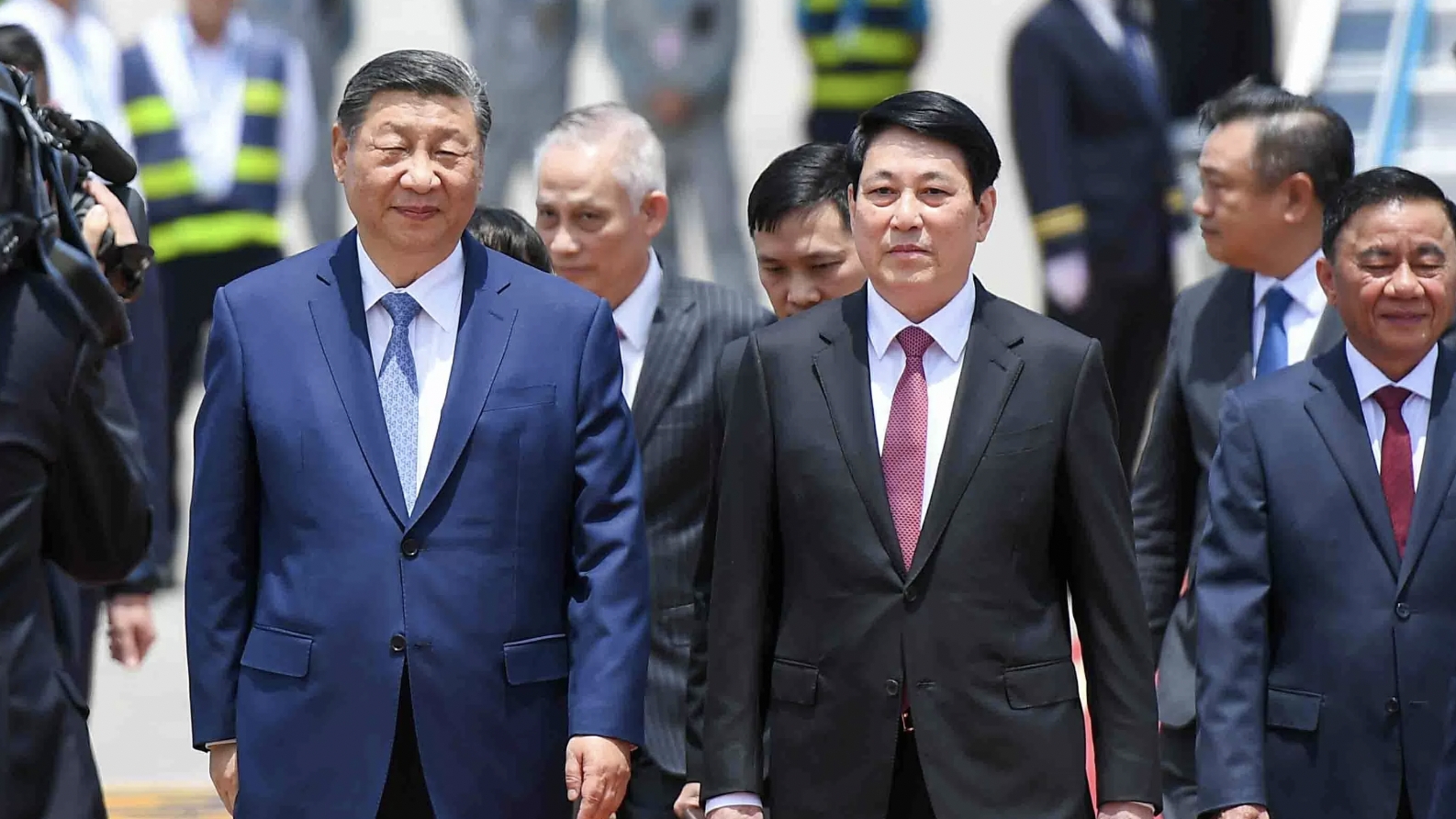 越南国家主席梁强前往机场迎接中国共产党总书记、国家主席习近平