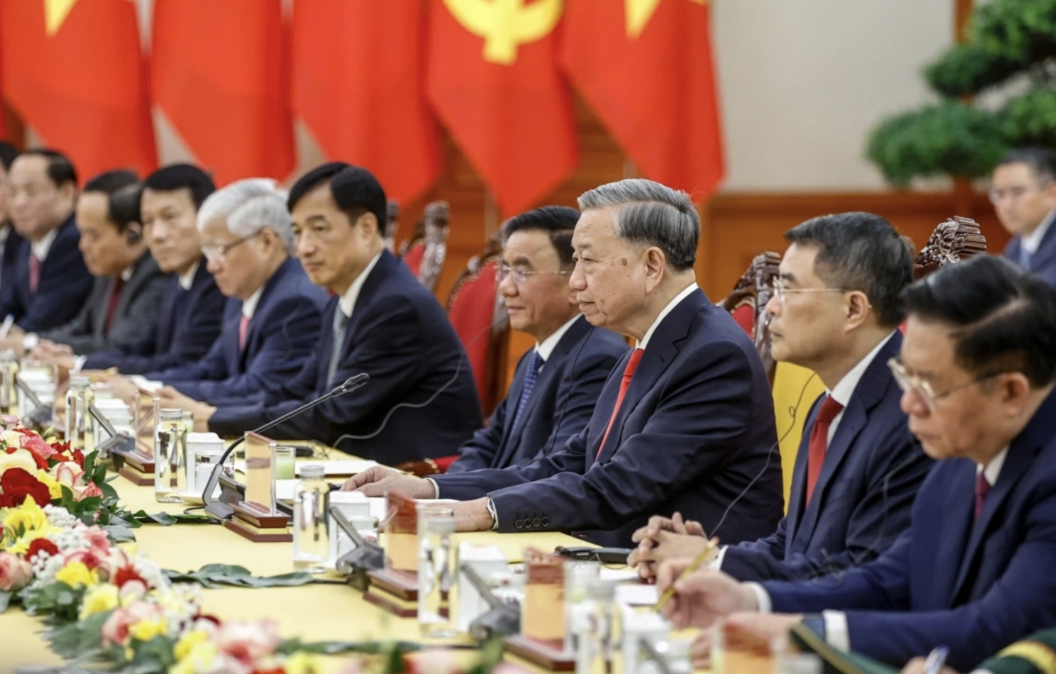 越共中央总书记苏林同中共中央总书记、国家主席习近平举行会谈