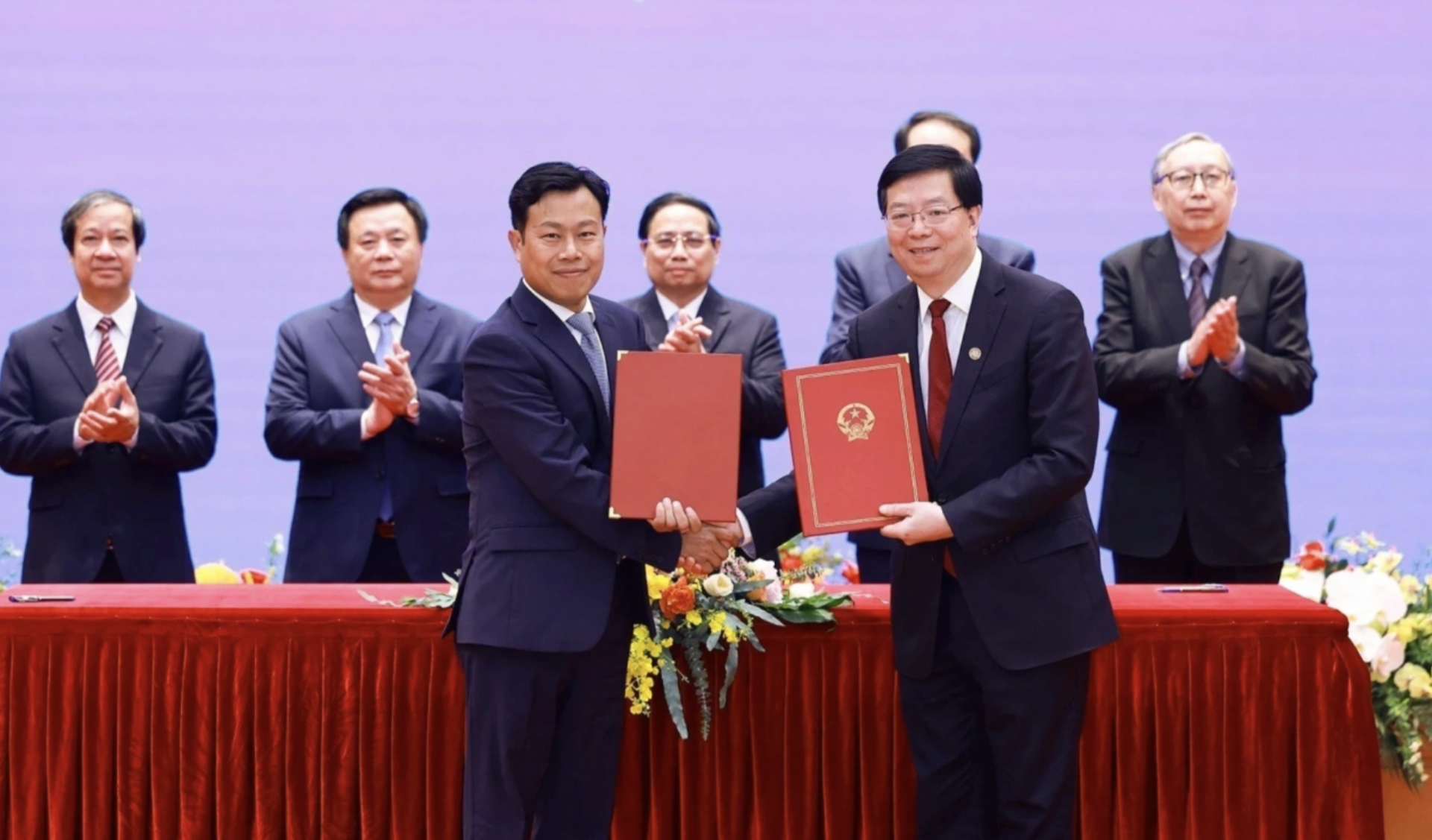 2025年3月，越南河内国家大学与中国清华大学领导签署学生交流合作协议。