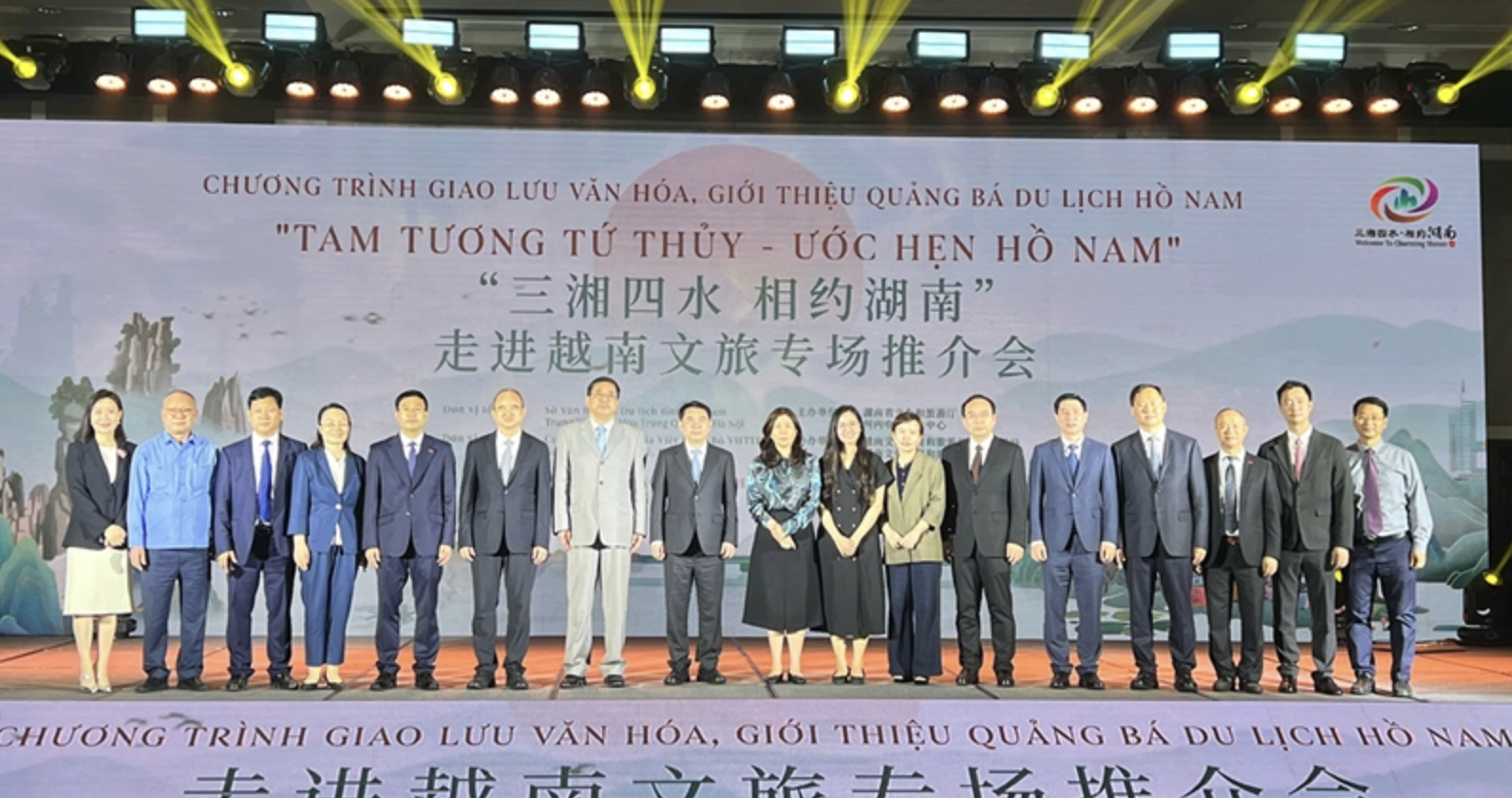 代表们合影