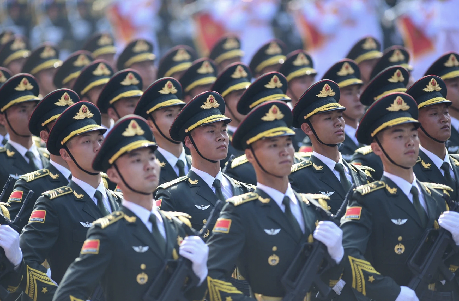 中老柬三国军队参加纪念南方解放、国家统一50周年阅兵、游行活动
