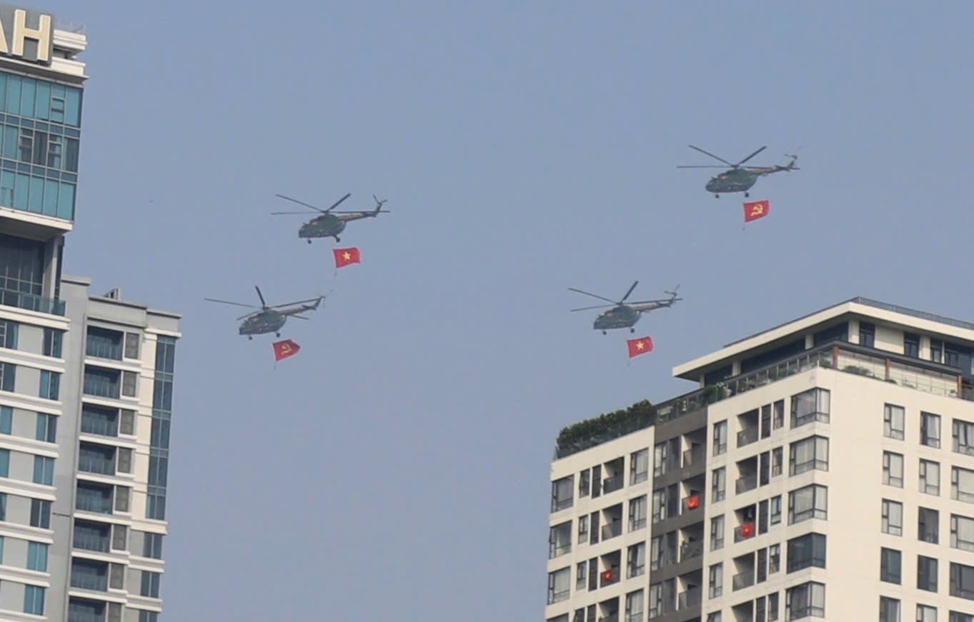 纪念南方解放、国家统一50周年庆典暨阅兵和群众游行活动隆重举行