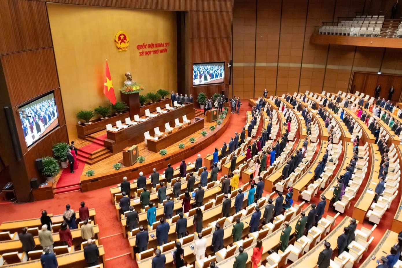 第十六届国会第一次会议在首都河内国会大厦隆重开幕。