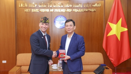 通过克服战争后果与青年交流推动越美合作