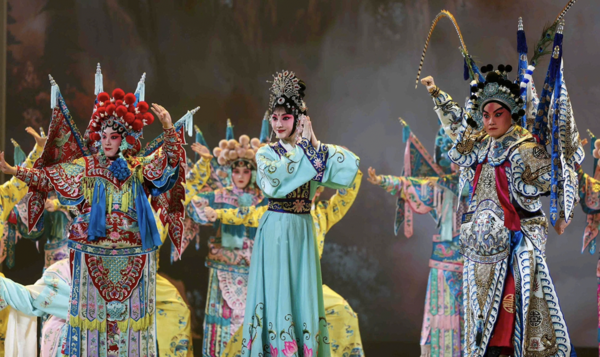 在北京架起越中友谊的艺术桥梁