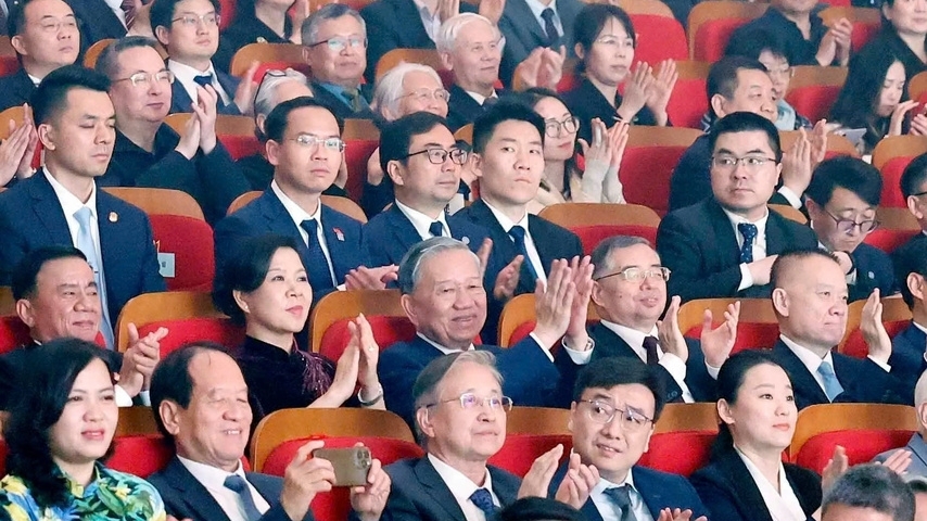 在北京架起越中友谊的艺术桥梁