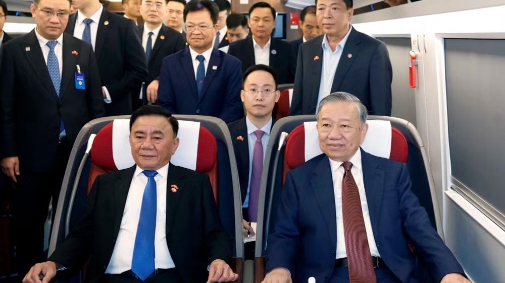 越共中央总书记、国家主席苏林及夫人离开北京赴南宁市参访