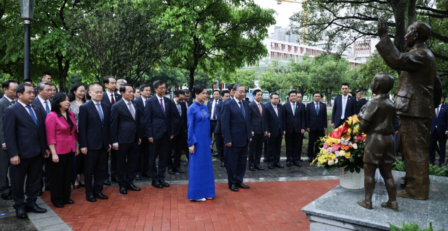 越共中央总书记、国家主席苏林造访“中央学舍区”旧址