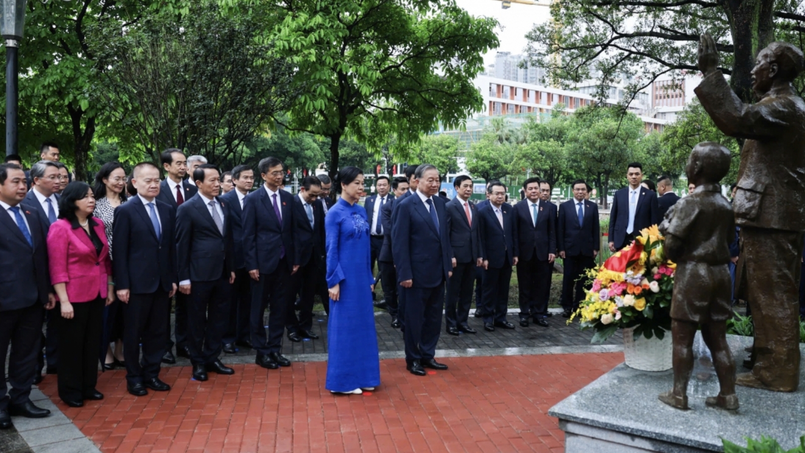 越共中央总书记、国家主席苏林造访“中央学舍区”旧址