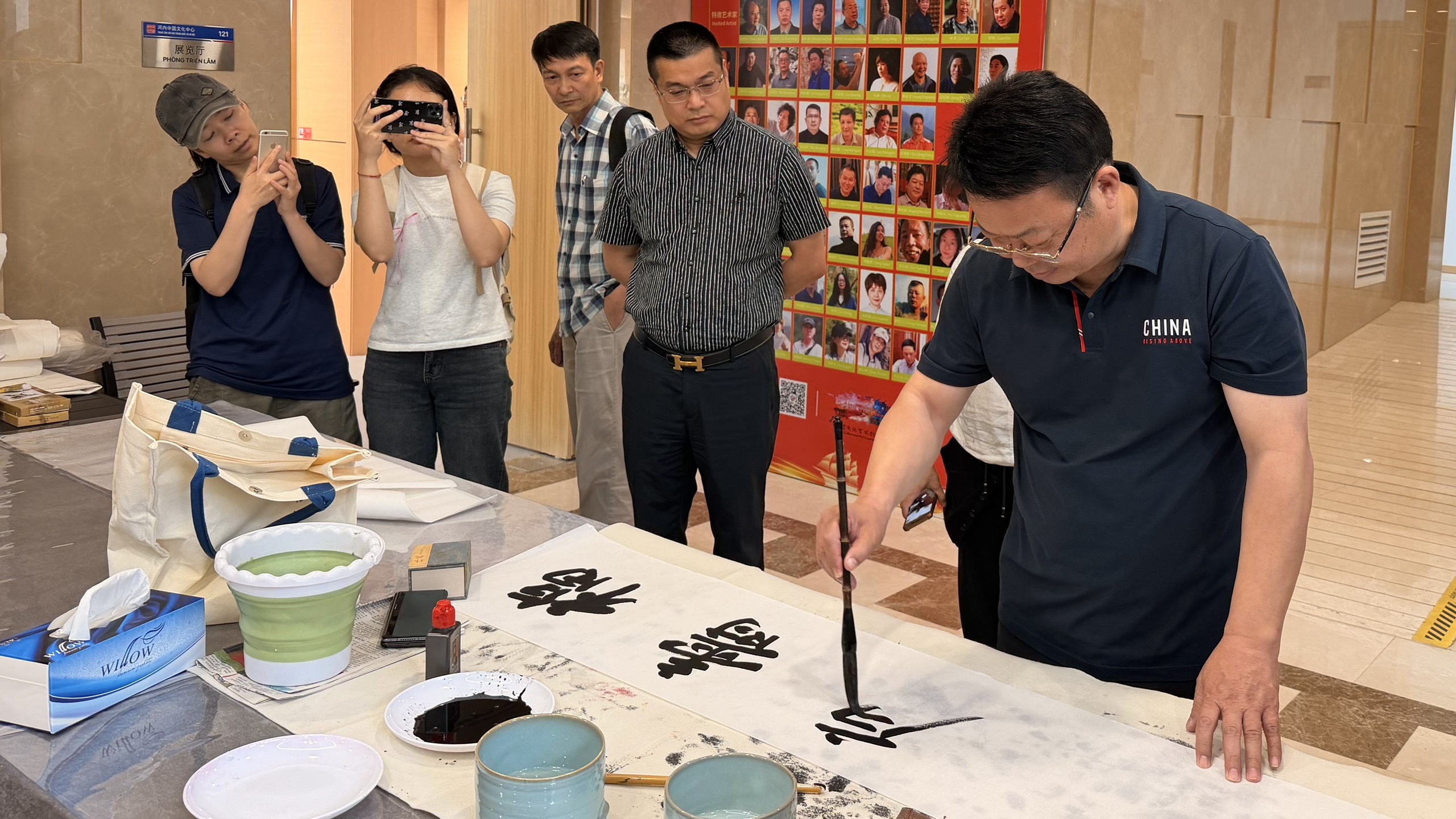 文化架起沟通桥梁——“和美与共 艺联海丝”2026东盟文化艺术创作季（越南）交流展在河内举行