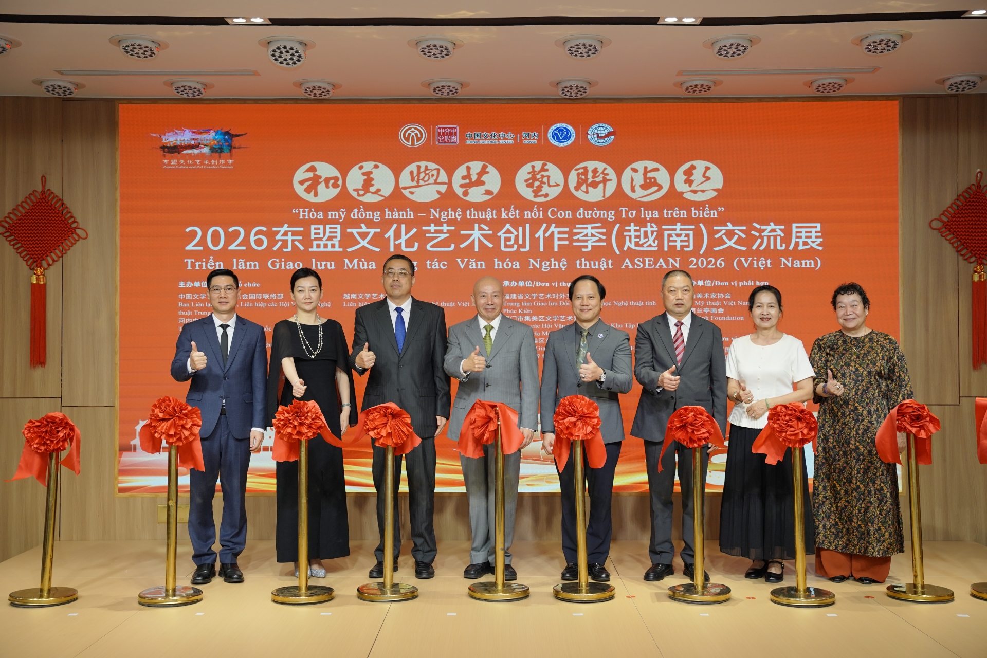 代表们合影留念