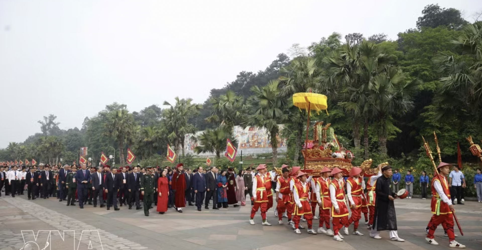 越共中央总书记、国家主席苏林前往富寿省参加雄王祭日上香仪式