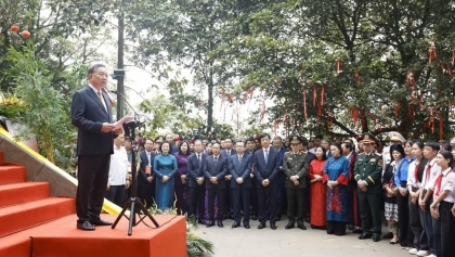 越共中央总书记、国家主席苏林前往富寿省参加雄王祭日上香仪式