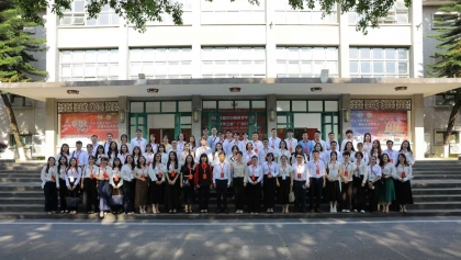 通过越中边民大联欢和青年红色研学之旅巩固社会基础