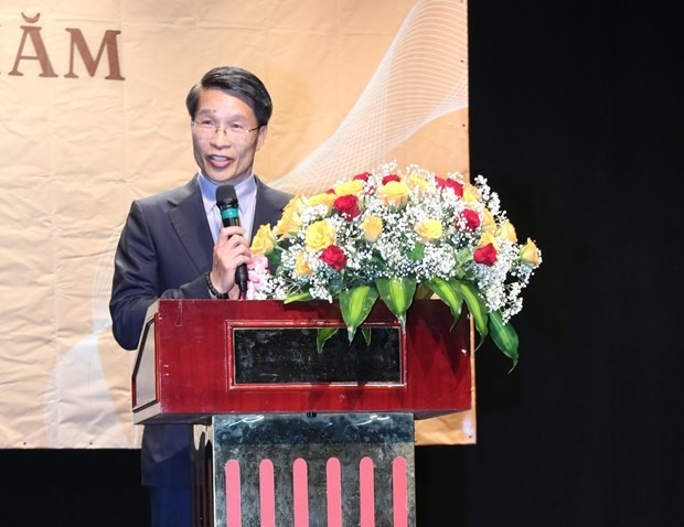 越南驻中国香港和澳门总领事范平潭发表讲话。