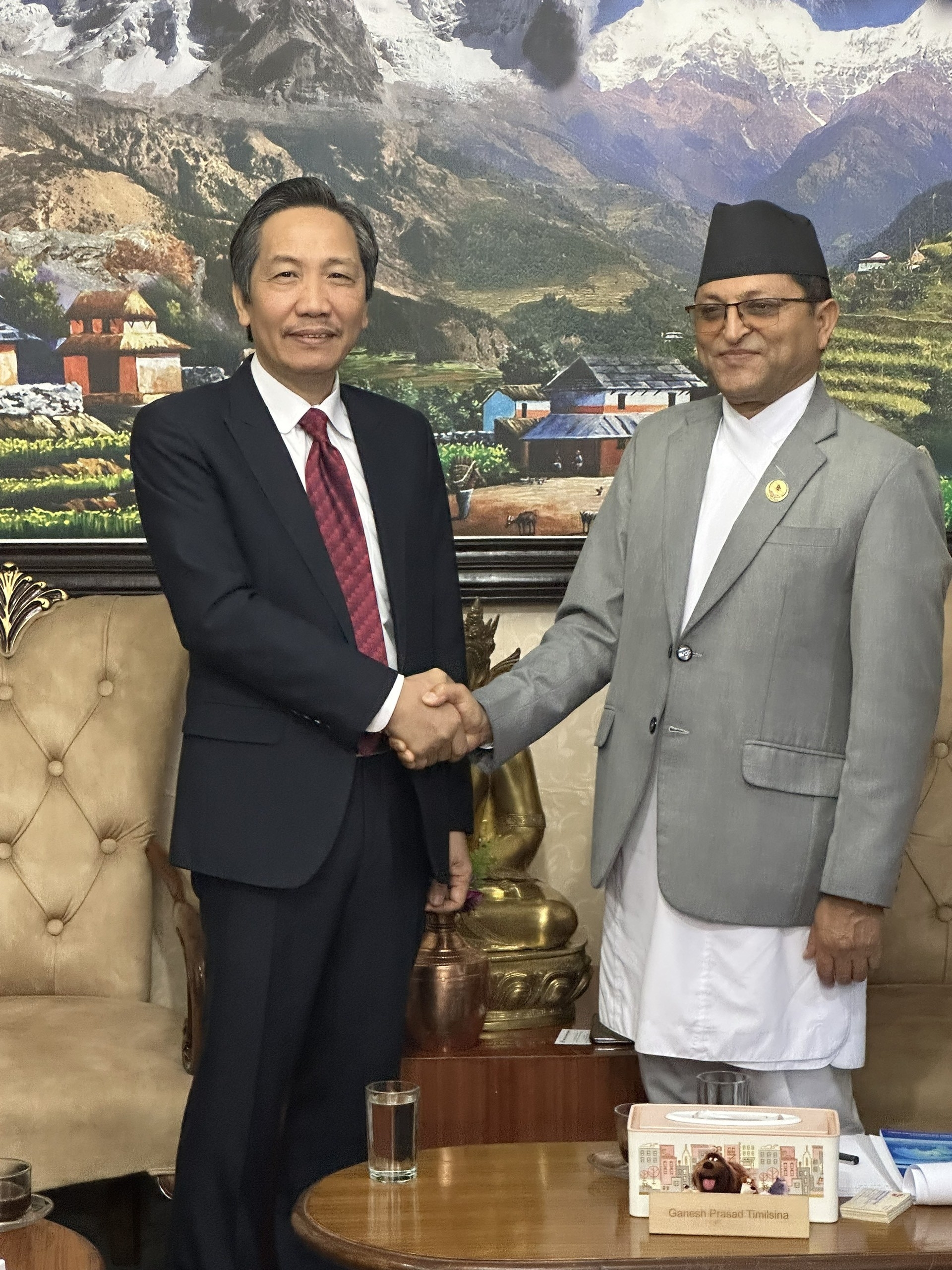 5月3日至9日，以协会主席陈英俊博士为团长，以协会副主席裴清河博士为副团长的越南-尼泊尔友好协会代表团，应尼泊尔和平与团结委员会（NPSC）邀请赴尼泊尔进行工作访问。