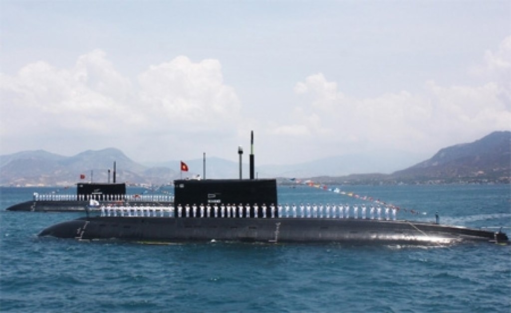 潜艇参加越南人民海军建军60周年阅舰式。
