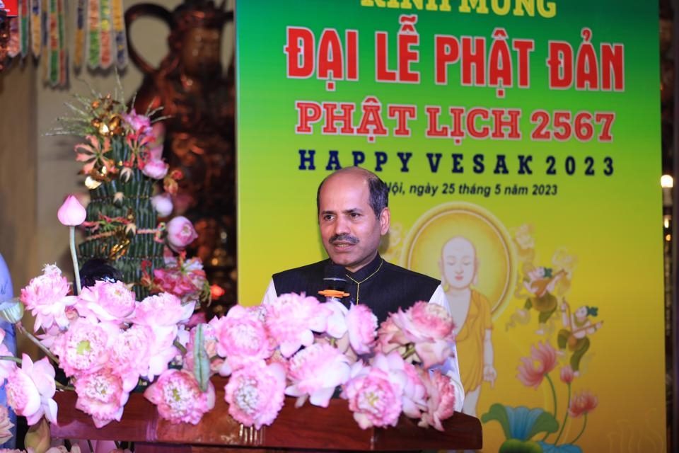印度驻越南大使桑迪普·艾莉亚(Sandeep Arya)在庆祝活动上发表讲话。
