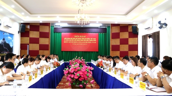 与中国文山州对外代表团举行会谈