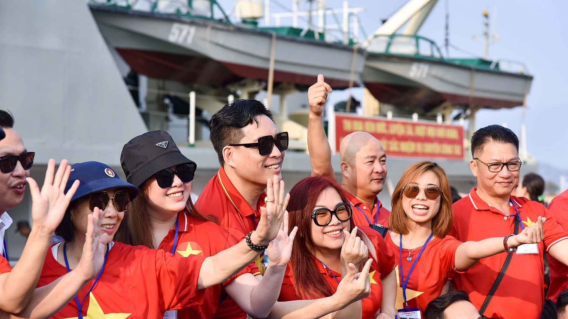 2023 年 4 月，年轻的海外越南人访问长沙。