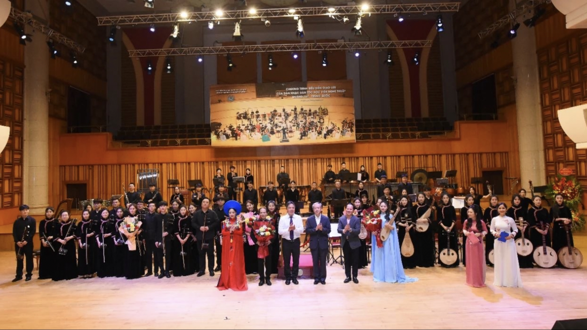 广西艺术学院访越交流专场音乐会在河内举行