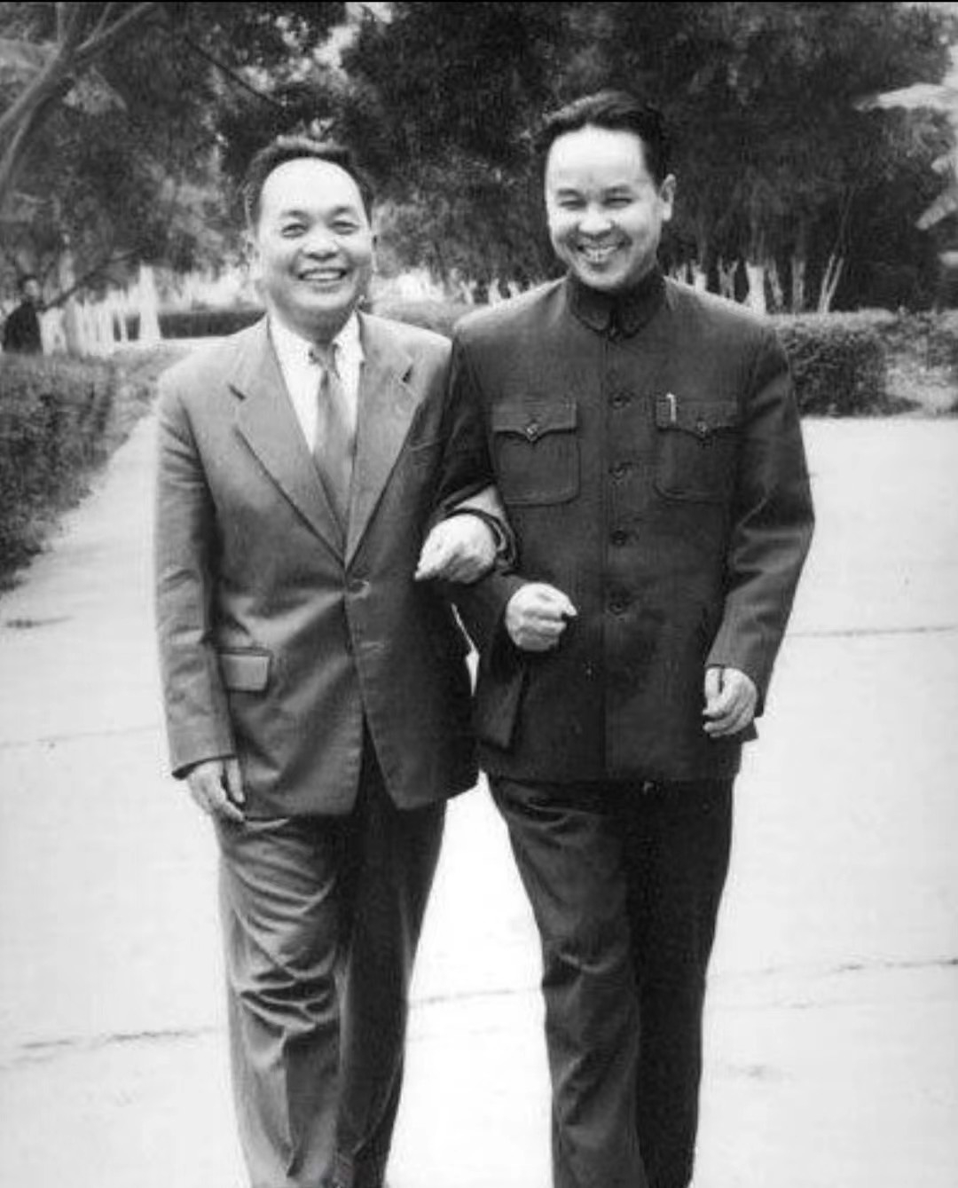珍贵系列照片：中国军事顾问团团长韦国清与越南