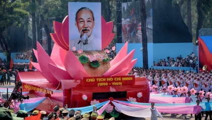 海外侨胞共庆统一50周年