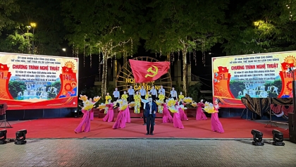 高平省系列活动庆祝4月30日和5月1日大节